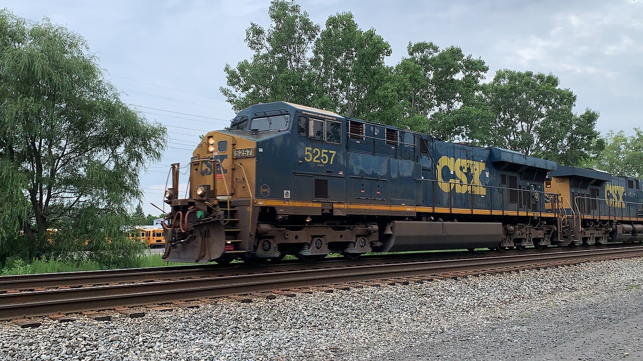 Lightning Fast CSX Train Part 27 Short Stop
