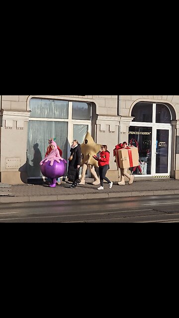 Chodzące ozdoby choinkowe [Rumble Short]