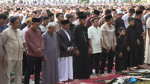 Thousands of Muslim worshipers attend Eid prayers in Jakarta