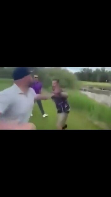 WHO KNEW ONE COULD PLAY GOLF 🏌 AND HOCKEY 🏒 AT THE SAME TIME⁉️