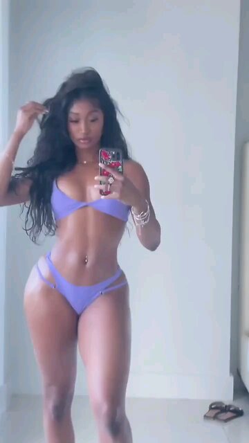 RATE HER 1-100. SUPER BADDIE