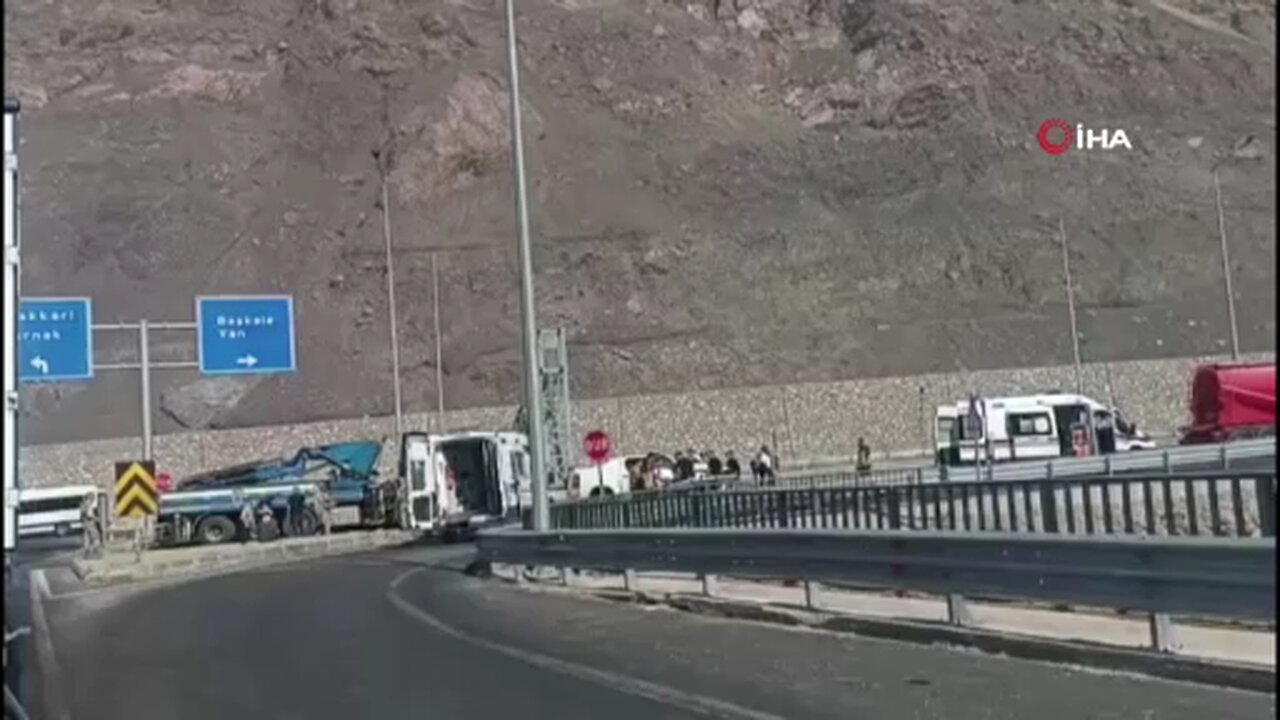 Yüksekova-Van kara yolunda trafik kazası: 3 yaralı