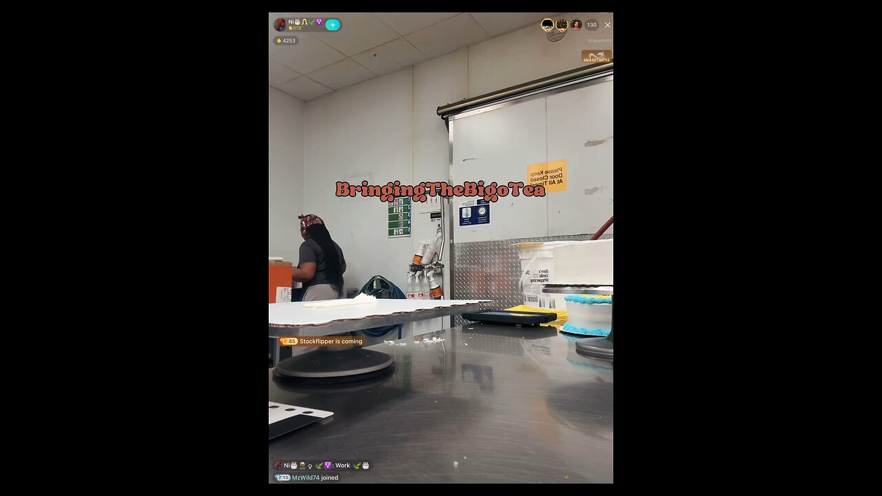 Ni is at work decorating cakes🎂🍰🧁🍥🥮