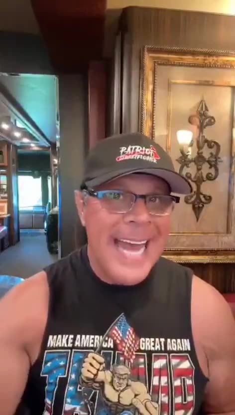 Fake Obama about to be Arrested!