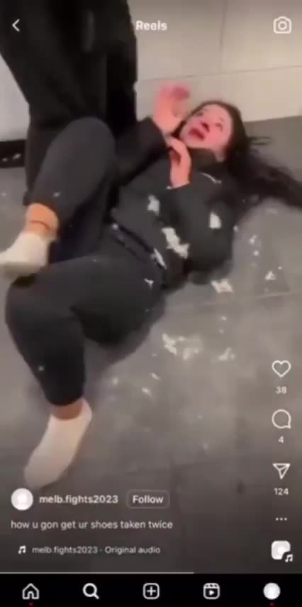 Black girls savagely beats grl in a bloody rage