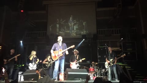 Blake Shelton chatting about old school country music San Antonio Texas!