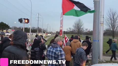 Protesters chant "Allahu akbhar" as "Americans against Islamification" Marches through
