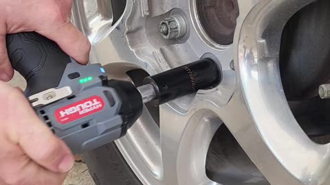 🔥 $21 HYPER TOUGH 3/8” IMPACT WRENCH RIPS OFF 153 ft-lb Lug Nut! 😳 Budget Beast or Just Lucky?