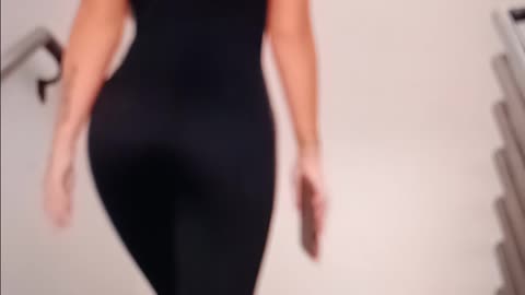 Cake in black leggings