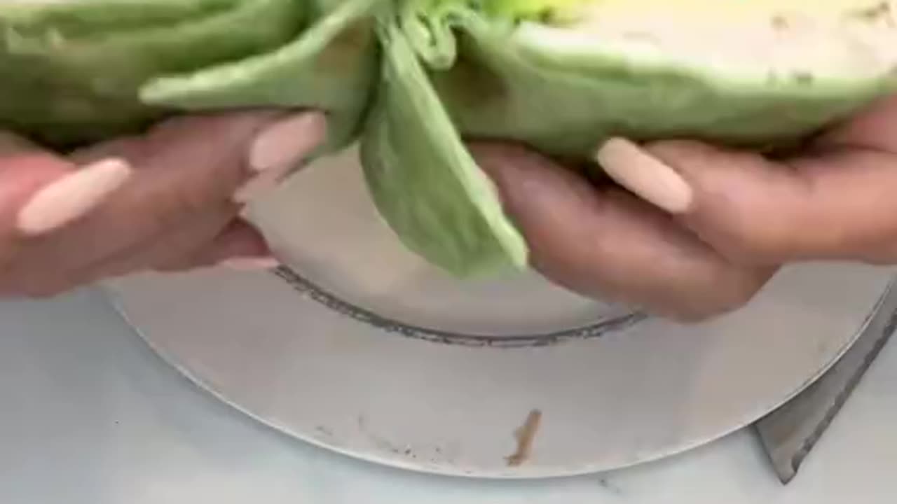 🦃🥑 "Turkey Wrap with Avocado and Spinach" 🌯🥬