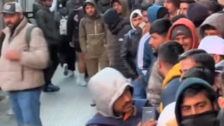 Pakistanis, and not only them, in Spain want the documents promised by Pedro Sanchez. Madness.