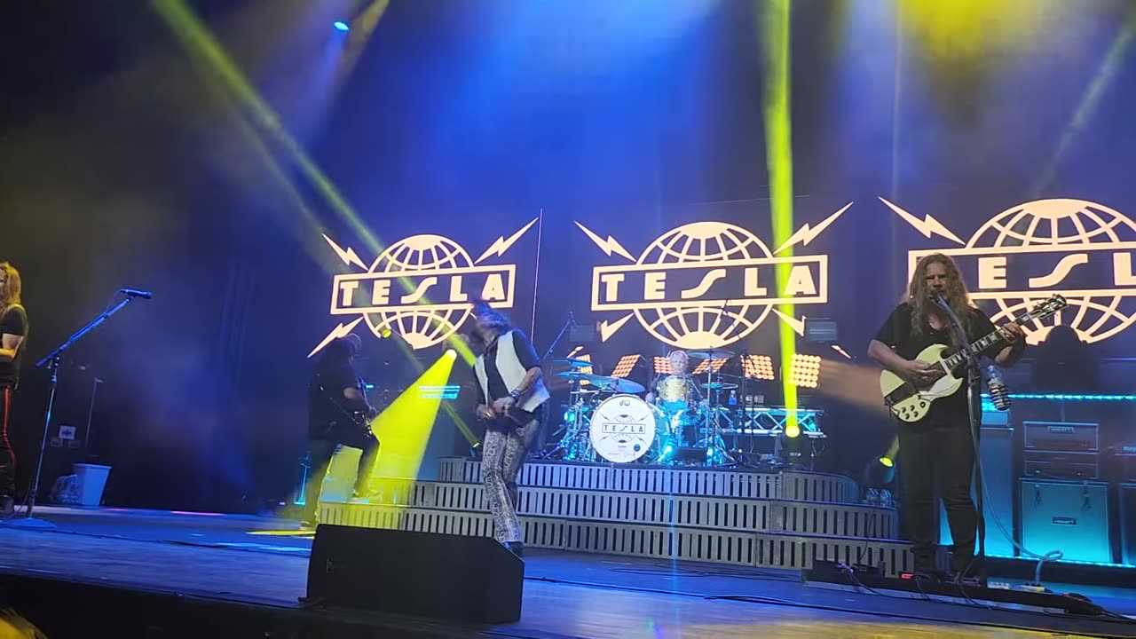 Tesla ( live)