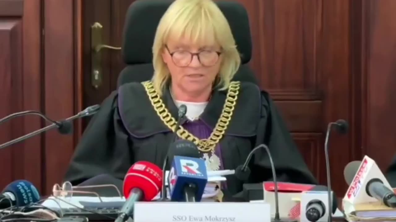 Zdaniem Pani Ewy nazywanie żołnierzy "watahą psów" to ważny element debaty publicznej. 🤬🤡