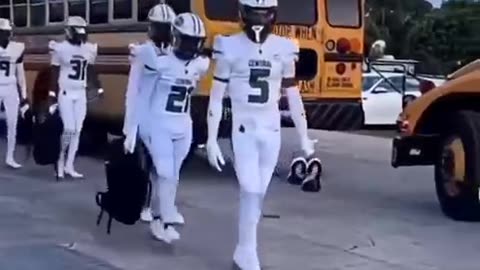 Amazing: Yns vs. Nonchalant Dreadheads #highschoolfootball #football