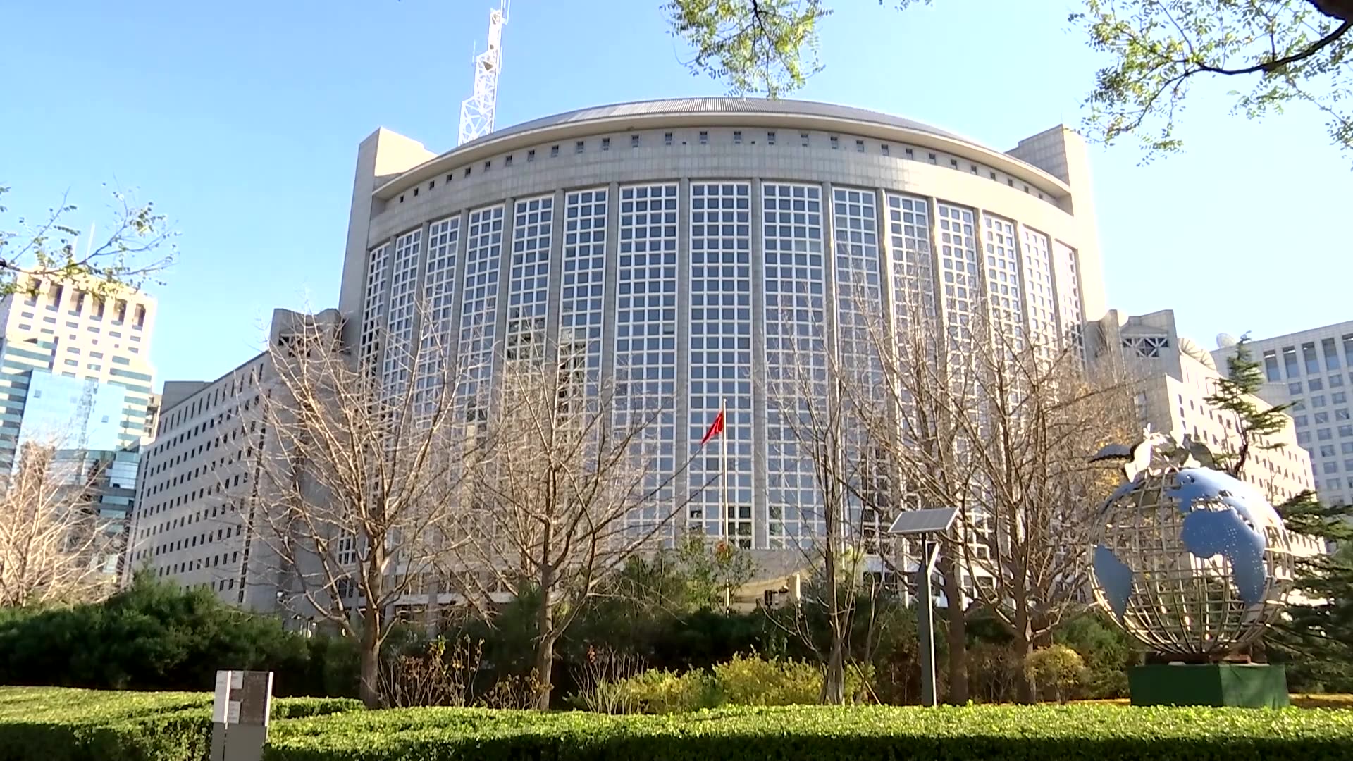 Chinas foreign minister hits out at Japan over Taiwan