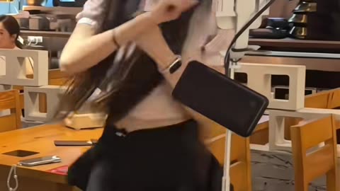 Lee Ju-eun, a cheerleader who can only be addicted to trouble