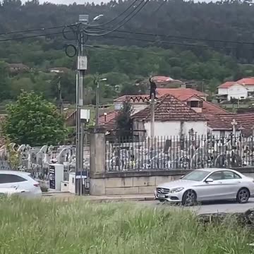 Muslim breaks into Penafiel cemetery in Portugal, climbs on a cross and shouts