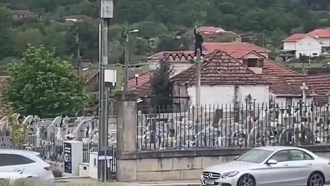 Muslim breaks into Penafiel cemetery in Portugal, climbs on a cross and shouts