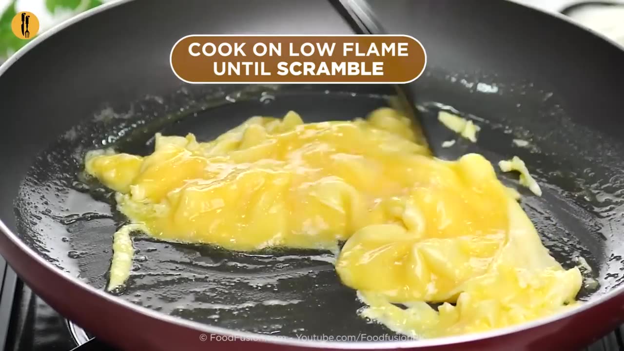 Egg croissant sandwich