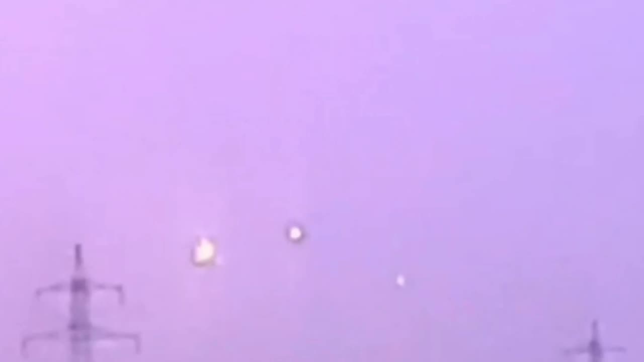 UFO 👽 A person captures three luminous objects in formation on the horizon Prime Disclosure 🛸🛸🛸