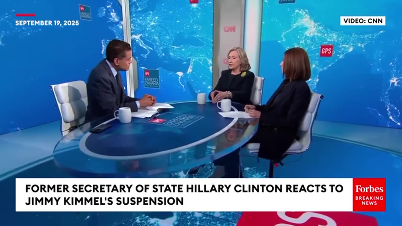 Una falsa Hillary Clinton mascherata con gomma