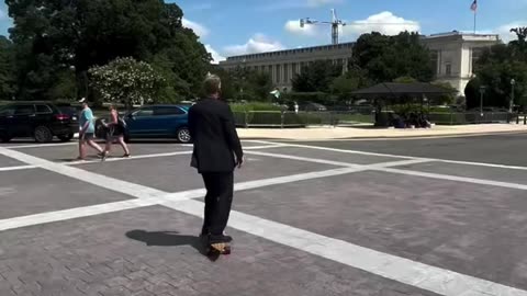 Tim Burchett Arrives at Congress with Exemplary Attitude