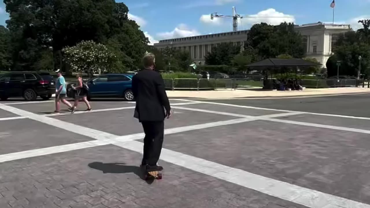 Tim Burchett Arrives at Congress with Exemplary Attitude