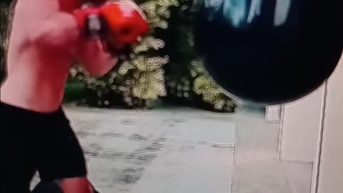 Chris Hemsworth putting in work