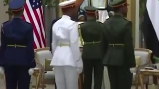 Trump recibe la más alta condecoración civil en Abu Dabi