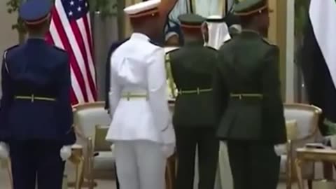 Trump recibe la más alta condecoración civil en Abu Dabi