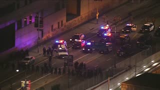🚨Live: Feds in standoff with protesters in downtown LA.