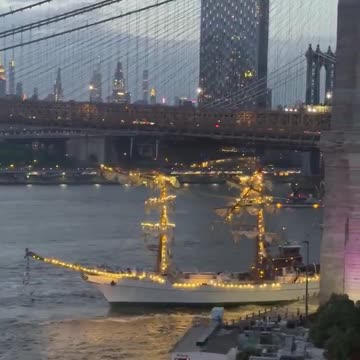 Mexican Ship Collides with Brooklyn Bridge