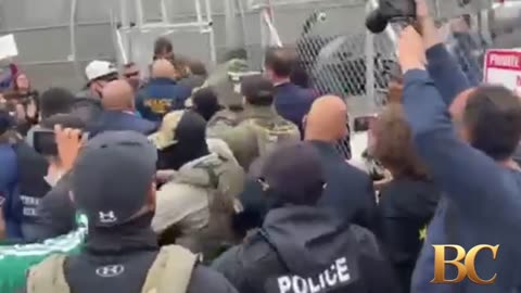 Mayor of Newark arrested for trespassing at Ice detention center