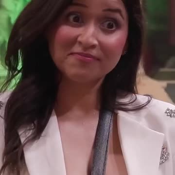 Avinash को करना Mannara Chopra के साथ Dance