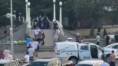 video of Bondi Australia terrorists shootout with police