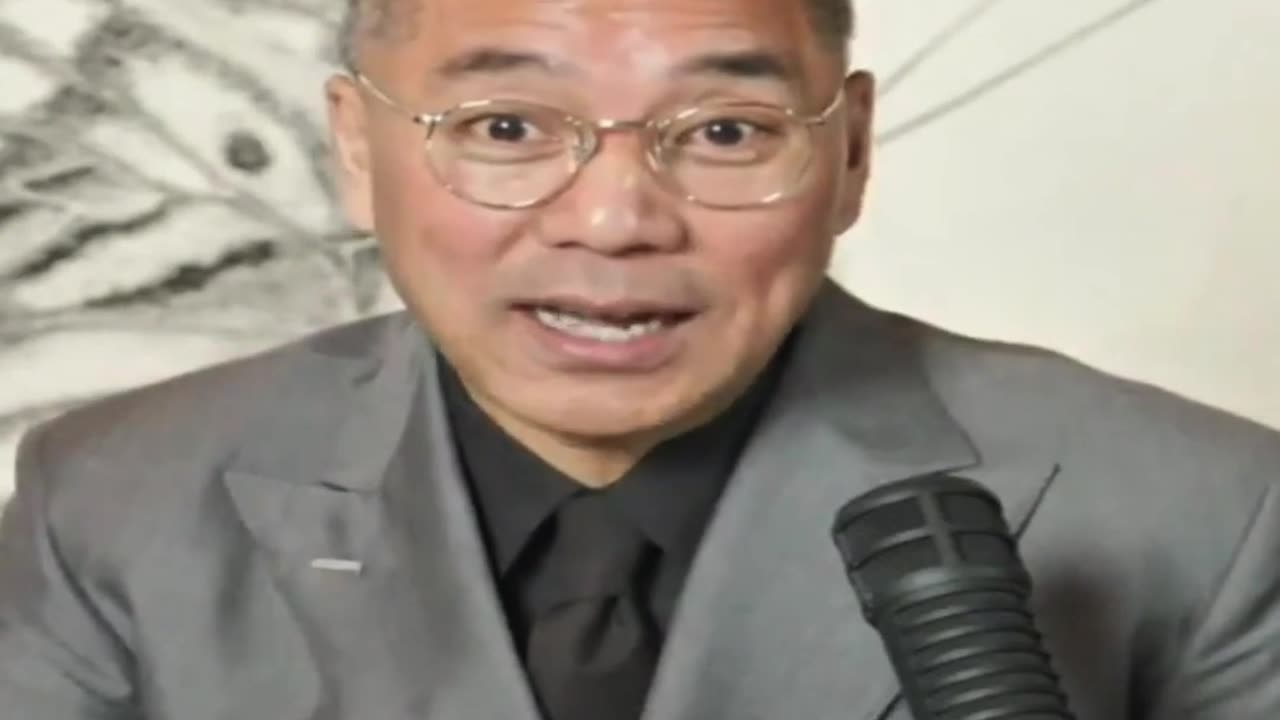 20211208文贵先生直播： #习近平 1秒成 #习狗屎！萨达姆被干掉前叫“伊拉克之父” ；卡扎菲也曾经穿紫衣裳举着手，女保镖队；最后弄死他俩时，像狗一样拖着打。