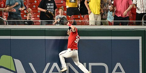 Jacob Young se lanzó una de Spiderman