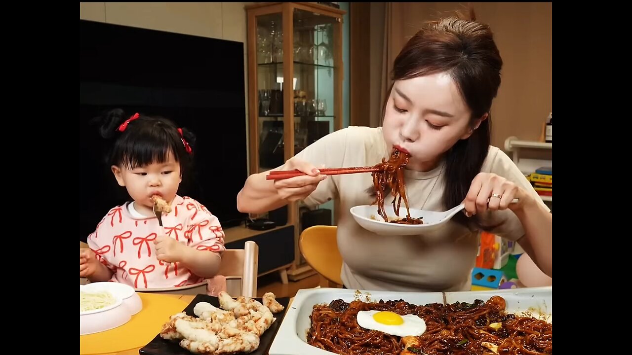 Korean jajangmyeon Noodles with, Korean beef intentines, kimchi