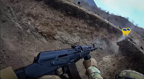 Intense 3 vs 11 Close-Combat Battle – Russian Forces Storm Ukrainian Trench