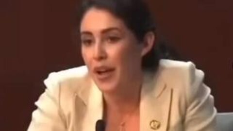 LOVE THIS BEATDOWN 🚨 Anna Paulina Luna