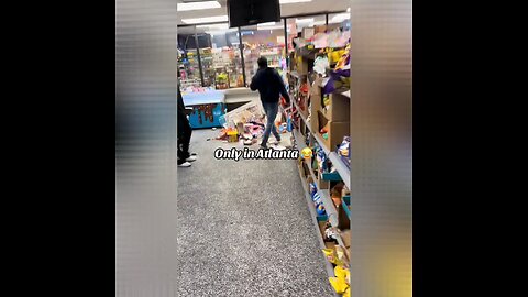 Atlanta YNs Trashed Store In Front Of The Owner After They Was Disrespected By Him