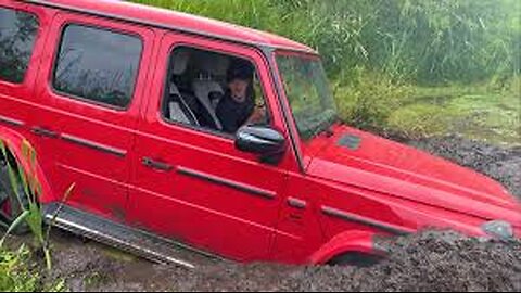 G-Wagon vs Bottomless Sinkhole