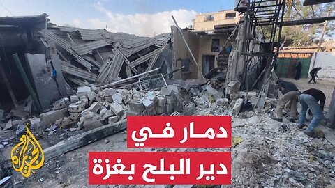 سكان غزة يتفقدون الدمار بعد قصف إسرائيلي بدير البلح
