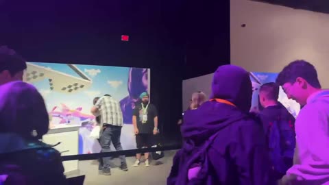 Scary moment at TwitchCon involving Emiru