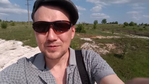 ОТец ищет грибы 20 мая. Нашёл змею