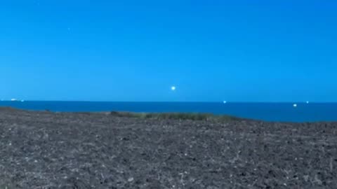 Des OVNI ont été aperçus émergeant de l'eau au large des côtes du New Jersey.