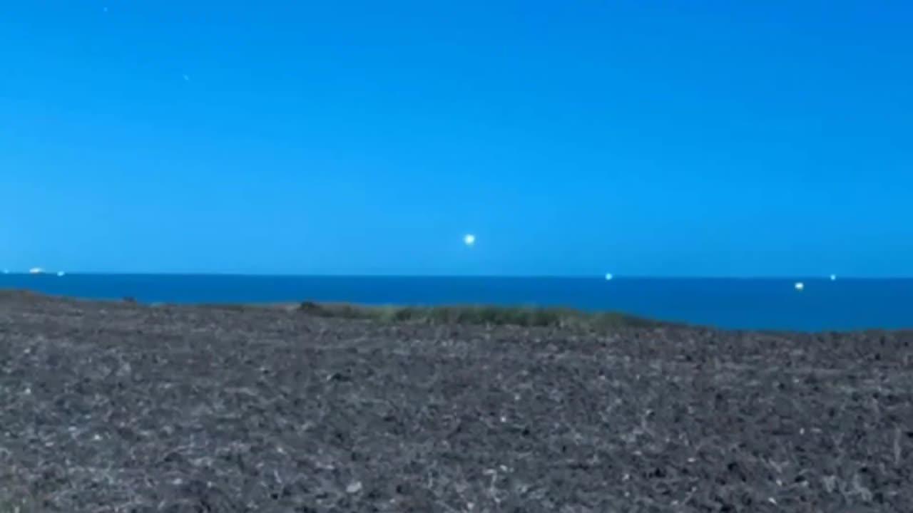 Des OVNI ont été aperçus émergeant de l'eau au large des côtes du New Jersey.