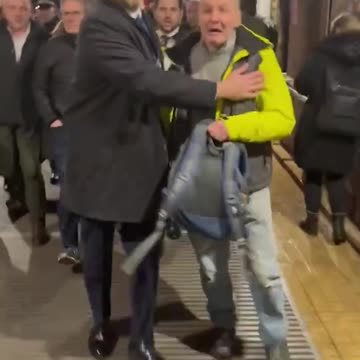 Keir Starmer confronted by pro-Palestinian activists in Glasgow