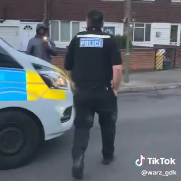 This is Anerley Road, Bromley in Kent where a man shows total disrespect to the police.