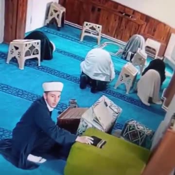 🇹🇷 Madrasah Islamic teachers in Istanbul started praying when the earthquake hit